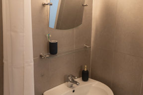 Ample sized sink and mirror